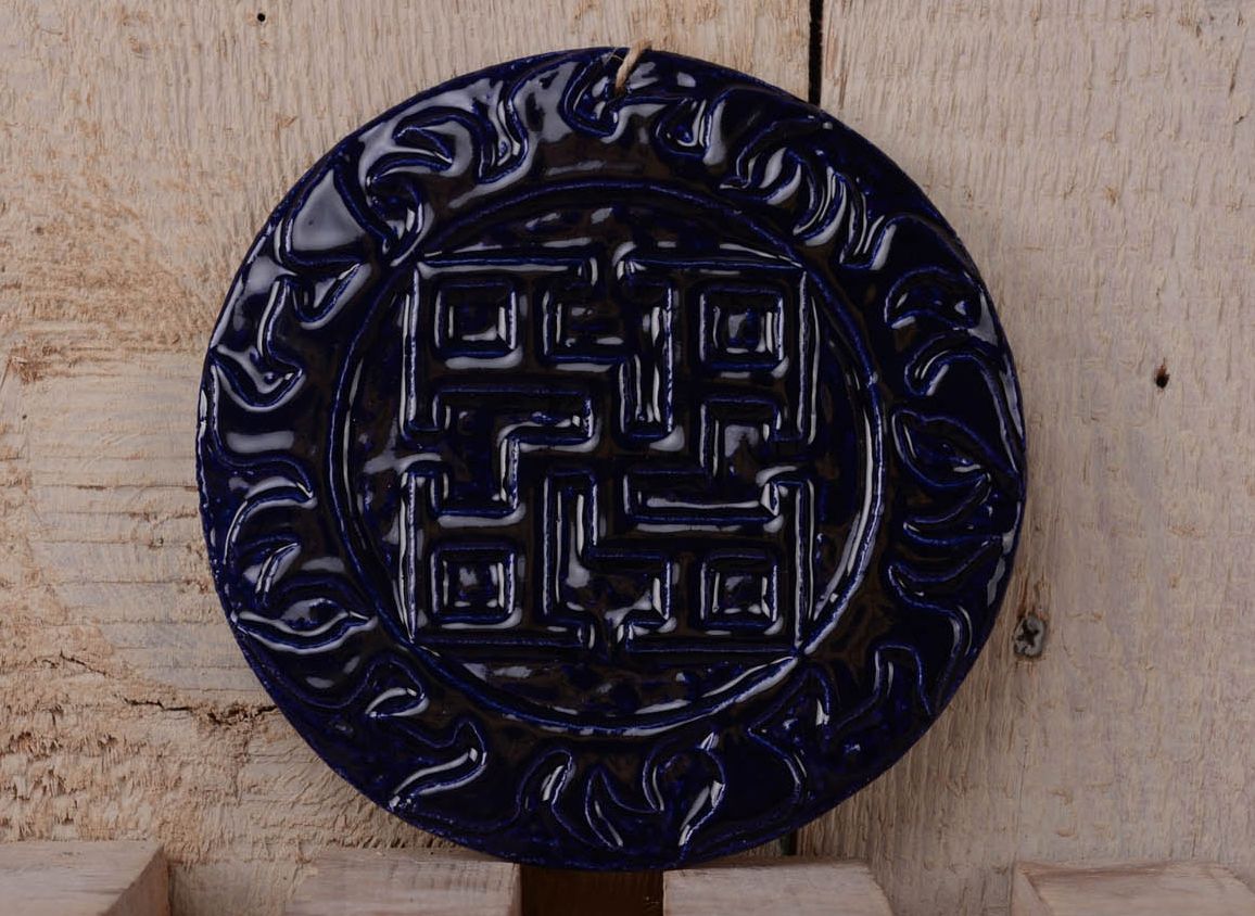 Prato decorativo talismã eslavo feito à mão de argila para decoração do interior em estilo étnico Força Espiritual foto 1