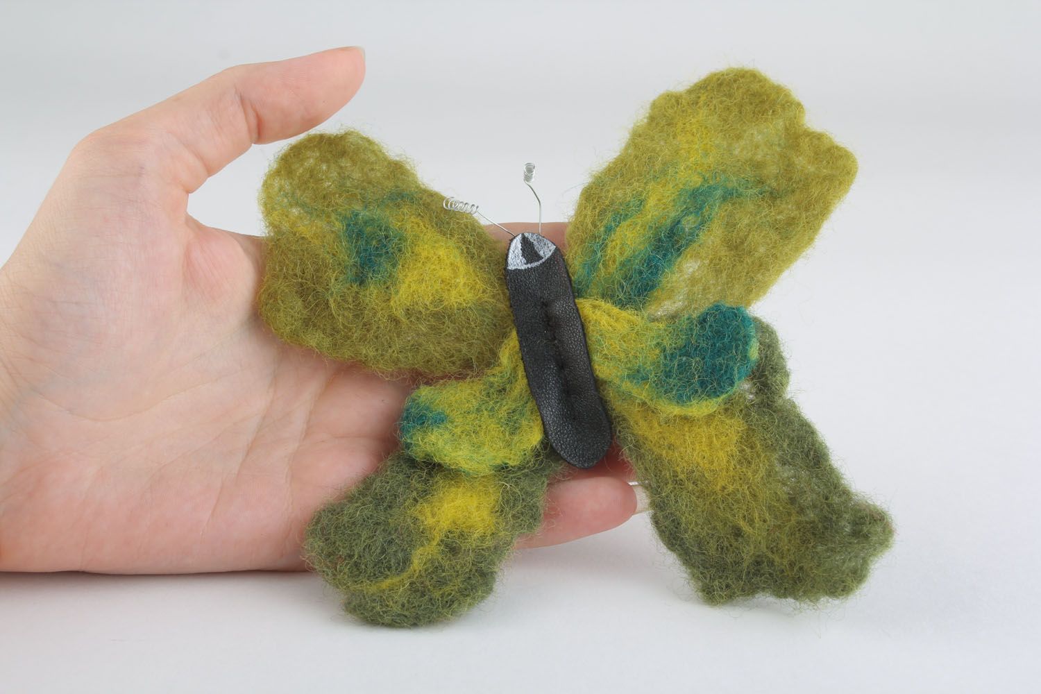 Broche en laine feutrée Papillon faite main photo 4