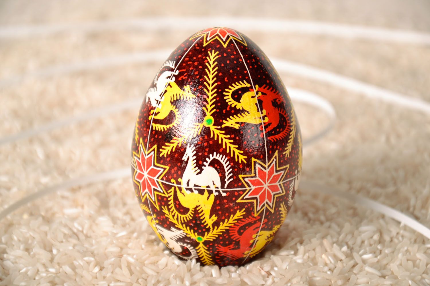 Oeuf de Pâques à suspendre fait main multicolore de style ethnique ukrainien  photo 1