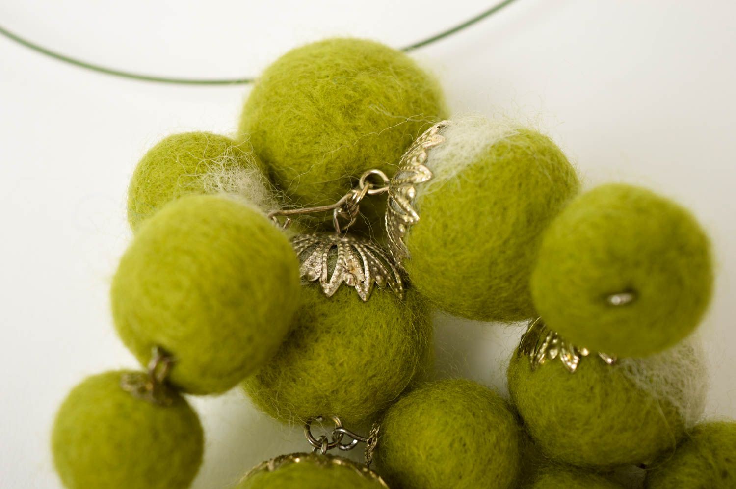 Collier pendentif Bijou fait main vert en laine design original Cadeau femme photo 3