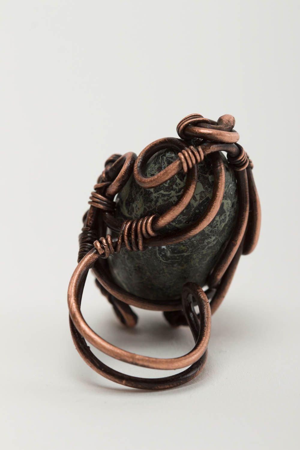 Bague fantaisie Bijou fait main en cuivre et serpentine Accessoire femme photo 4