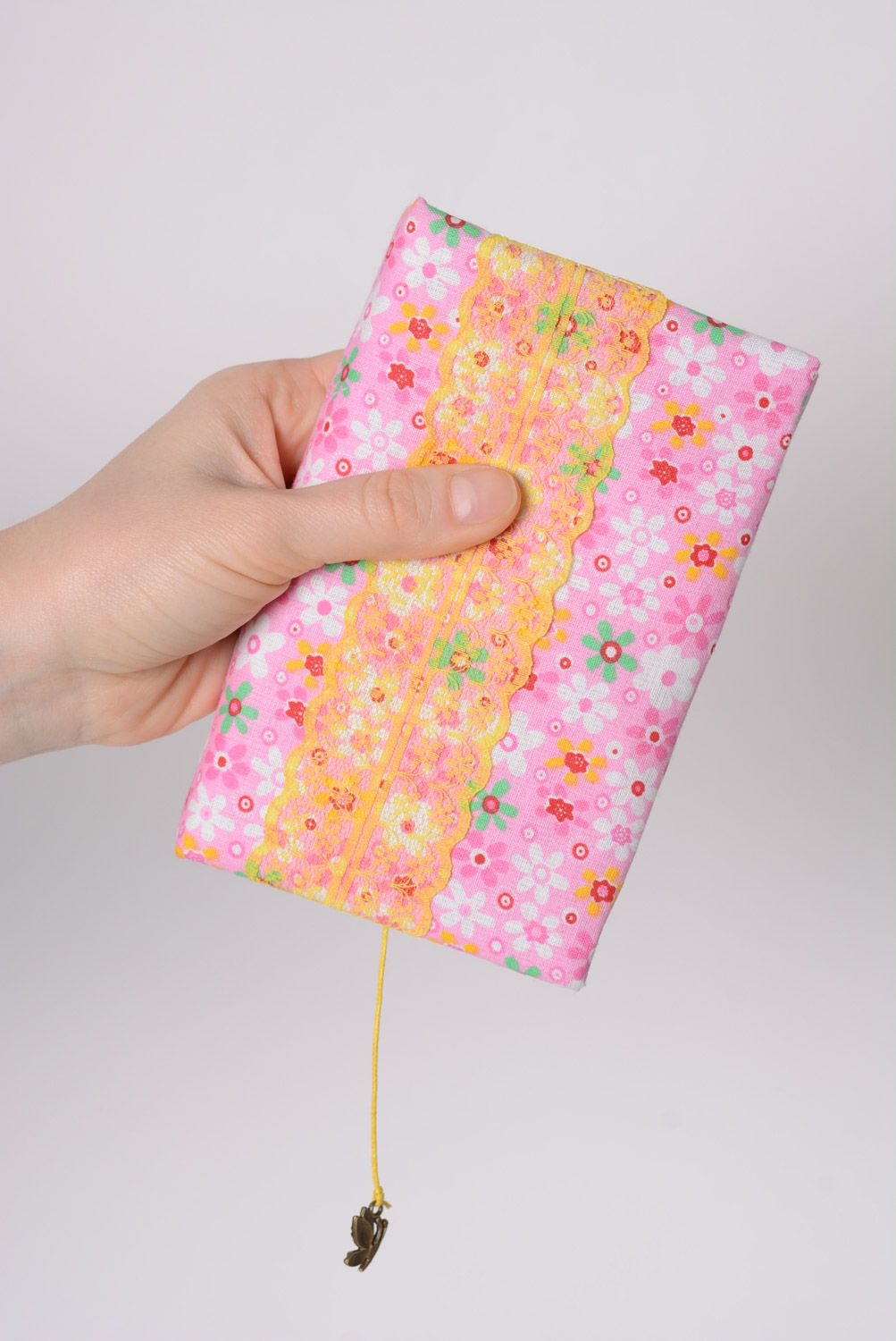Bloc de notas artesanal rosado con cubierta de tela con estampado y encaje foto 4