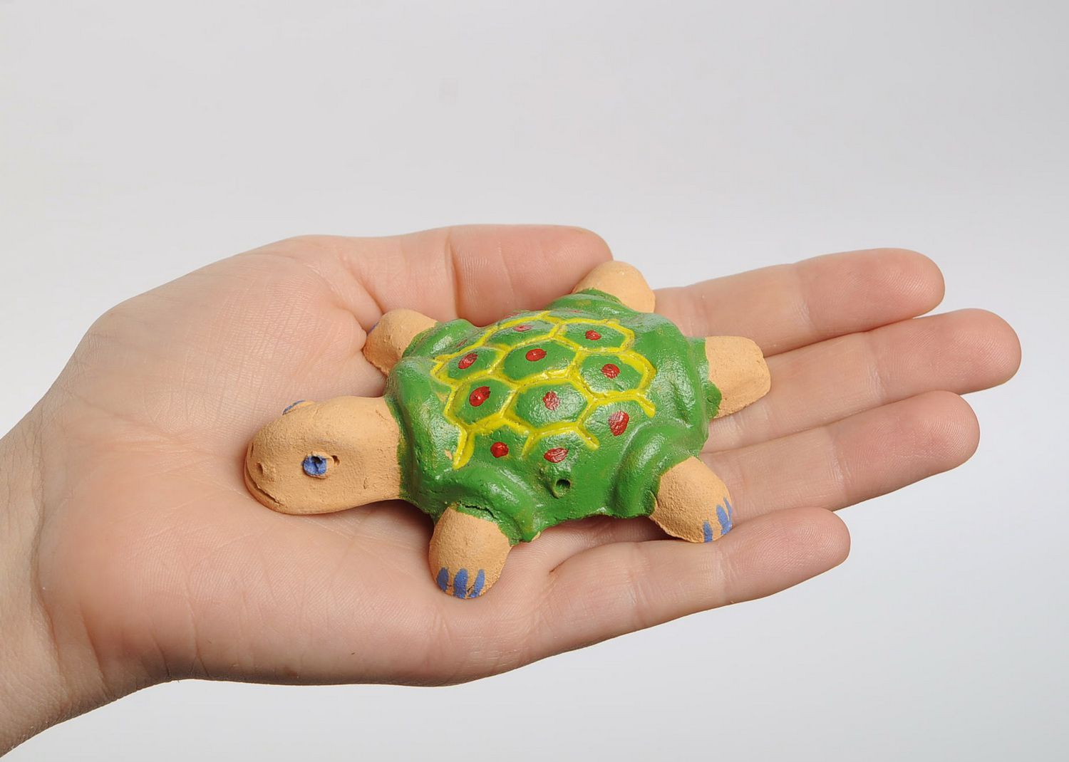 Apito artesanal em forma de uma tartaruga foto 2