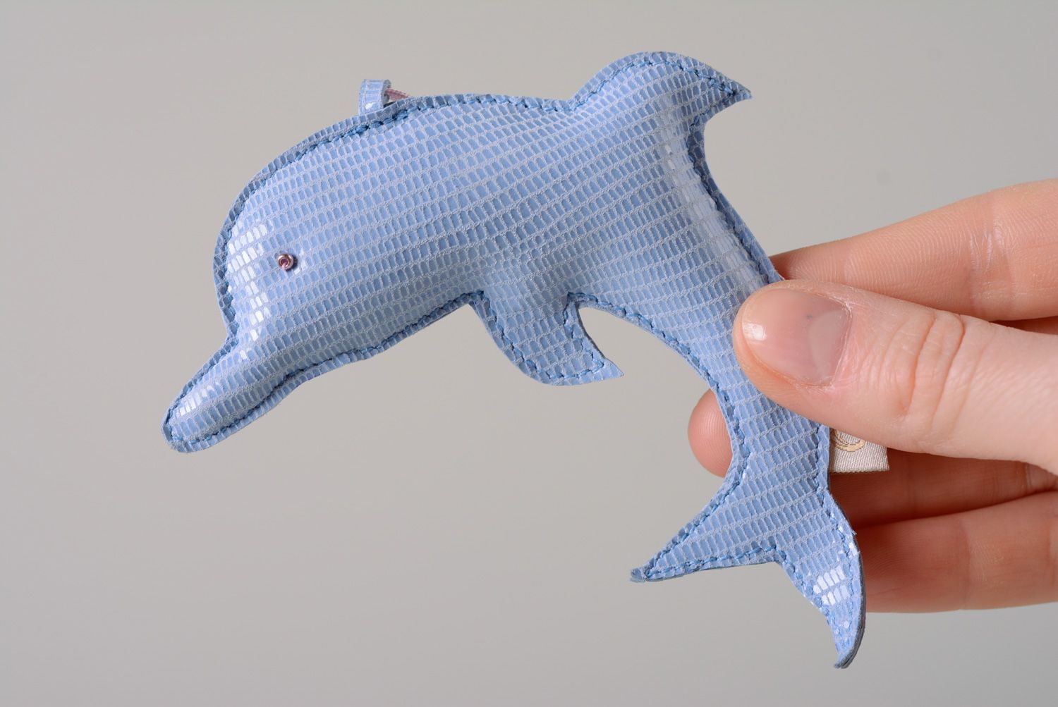 Colgante de cuero hecho a mano accesorio para bolso Delfín azul foto 3