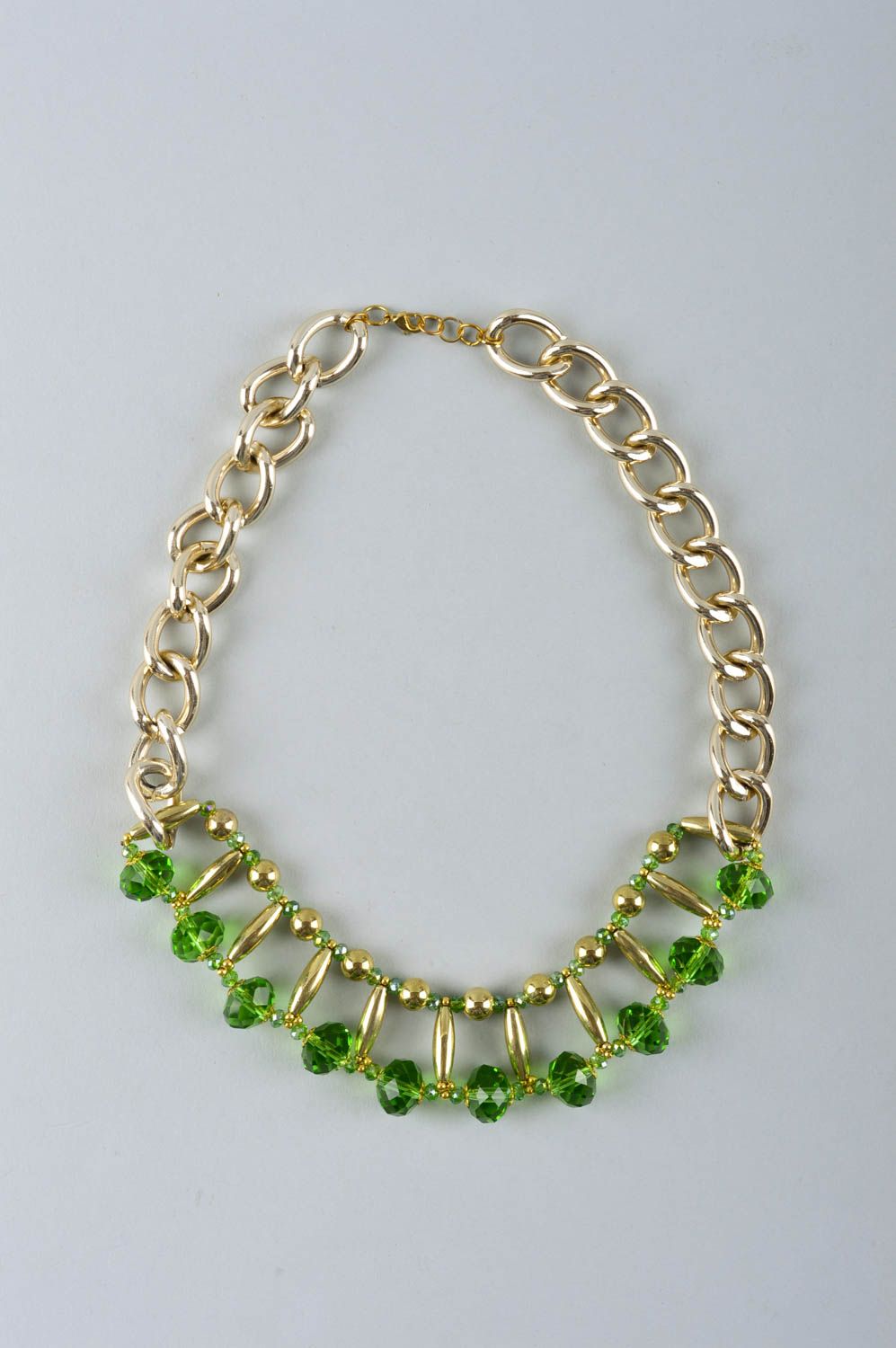 Collier fantaisie Accessoire fait main en métal et cristaux verts Cadeau femme photo 1