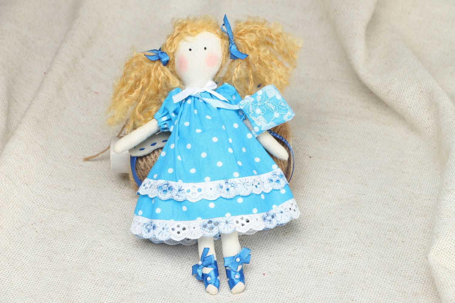 Дизайнерская кукла из ткани Ангелок в голубом фото 1