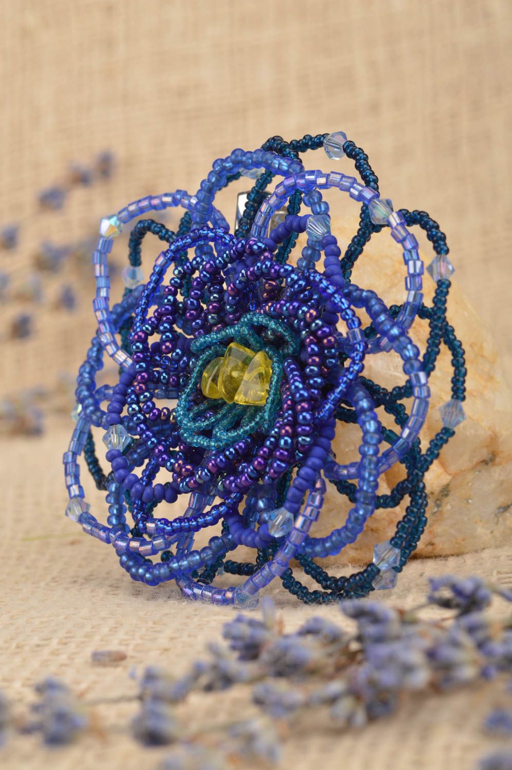 Barrette-broche en perles de rocaille tchèques faite main fleur bleuet photo 1