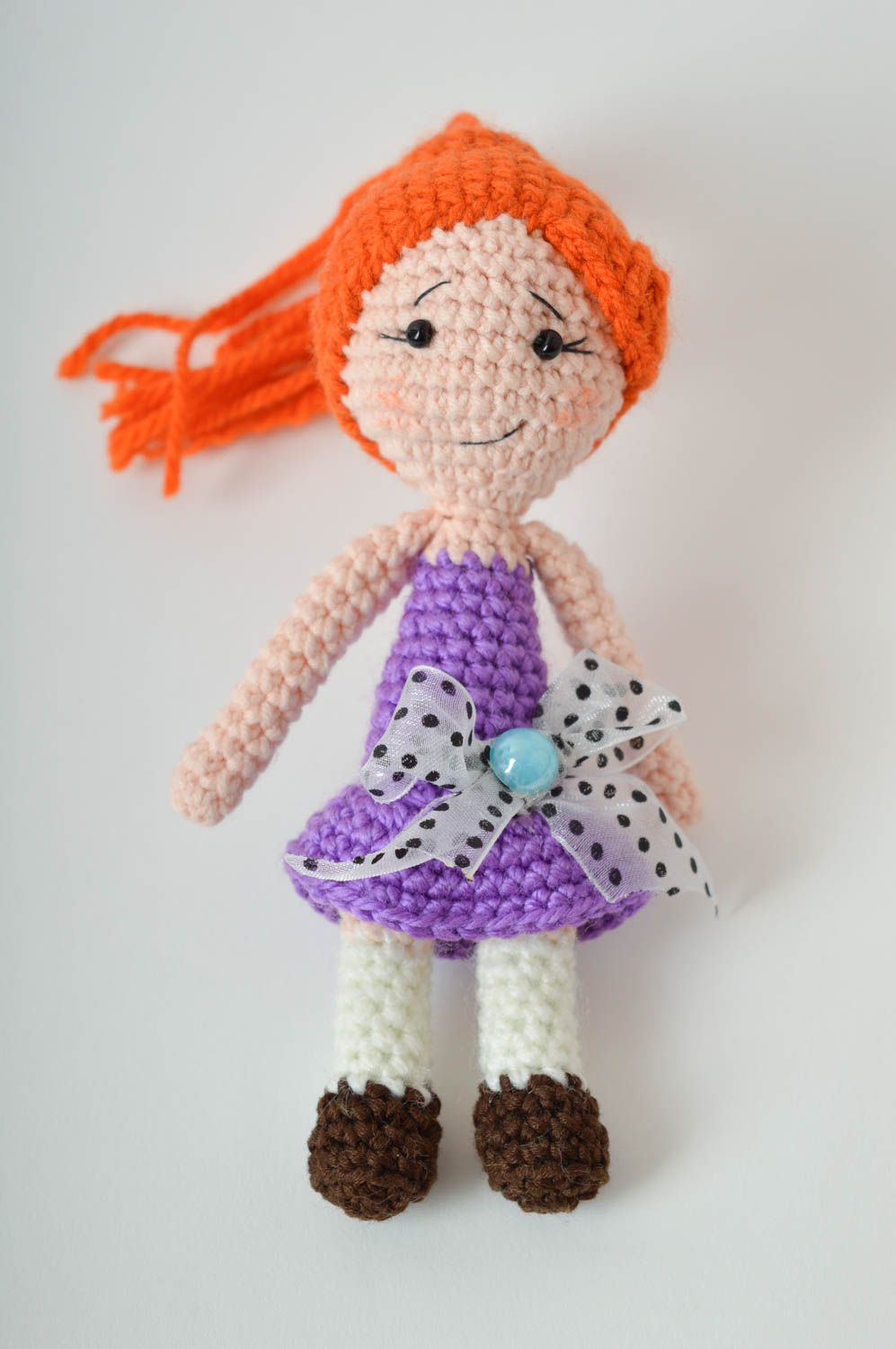 Мягкая игрушка кукла ручной работы рыжая девочка кукла крючком в лиловом платье фото 2