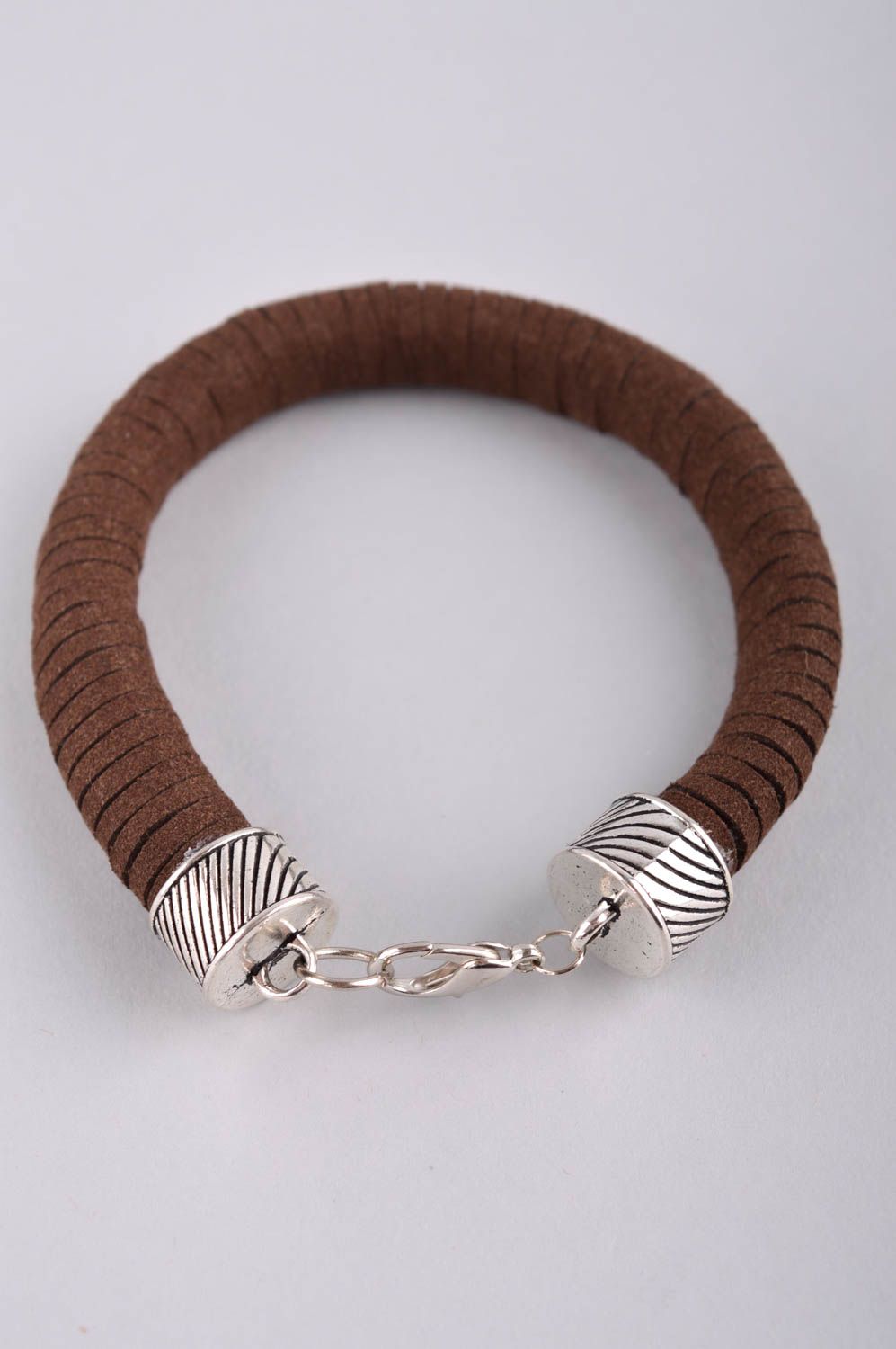Кожаный браслет украшение ручной работы коричневое аксессуар из кожи стильный фото 3