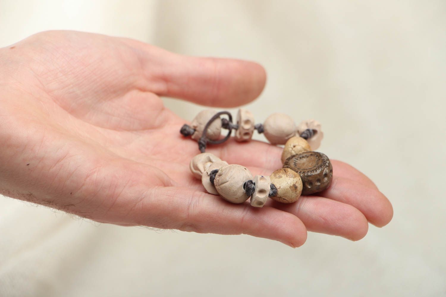 Bracelet fait main en perles céramiques photo 3