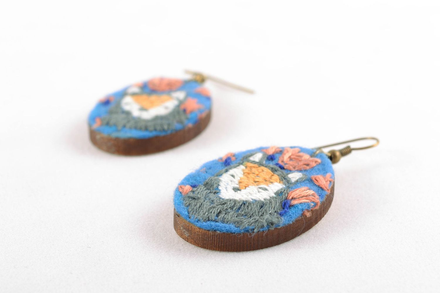 Handmade wooden and felt earrings with satin stitch embroidery photo 5