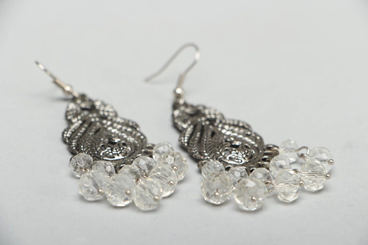 Longues boucles d'oreilles pendantes avec perles fantaisie  photo 2
