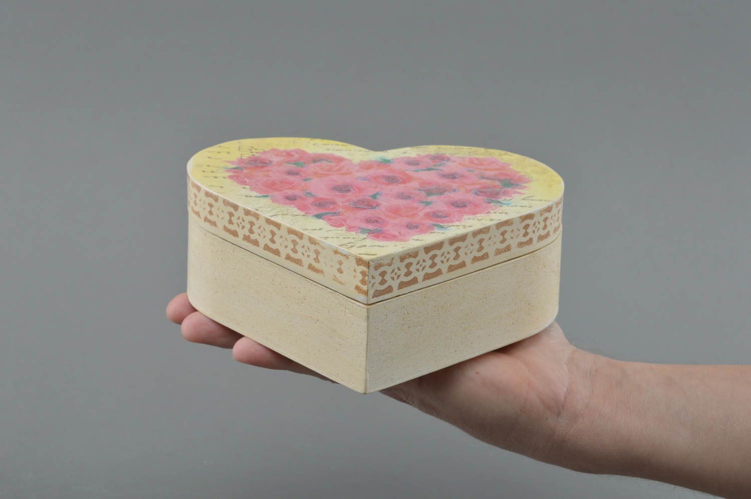 Boîte décorative en contreplaqué faite main originale en forme de coeur photo 4