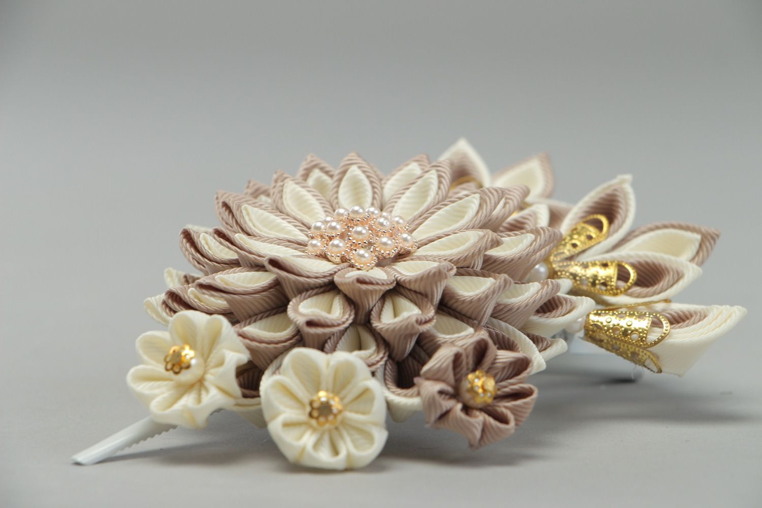 Beautiful handmade hair clip with kanzashi flower in white and cream color palette photo 2
