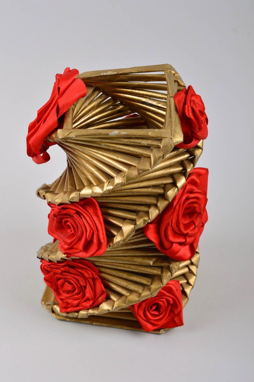 Handmade runde Vase Haus Deko Geschenk für Frauen mit Blumen aus Papierröhrchen foto 2