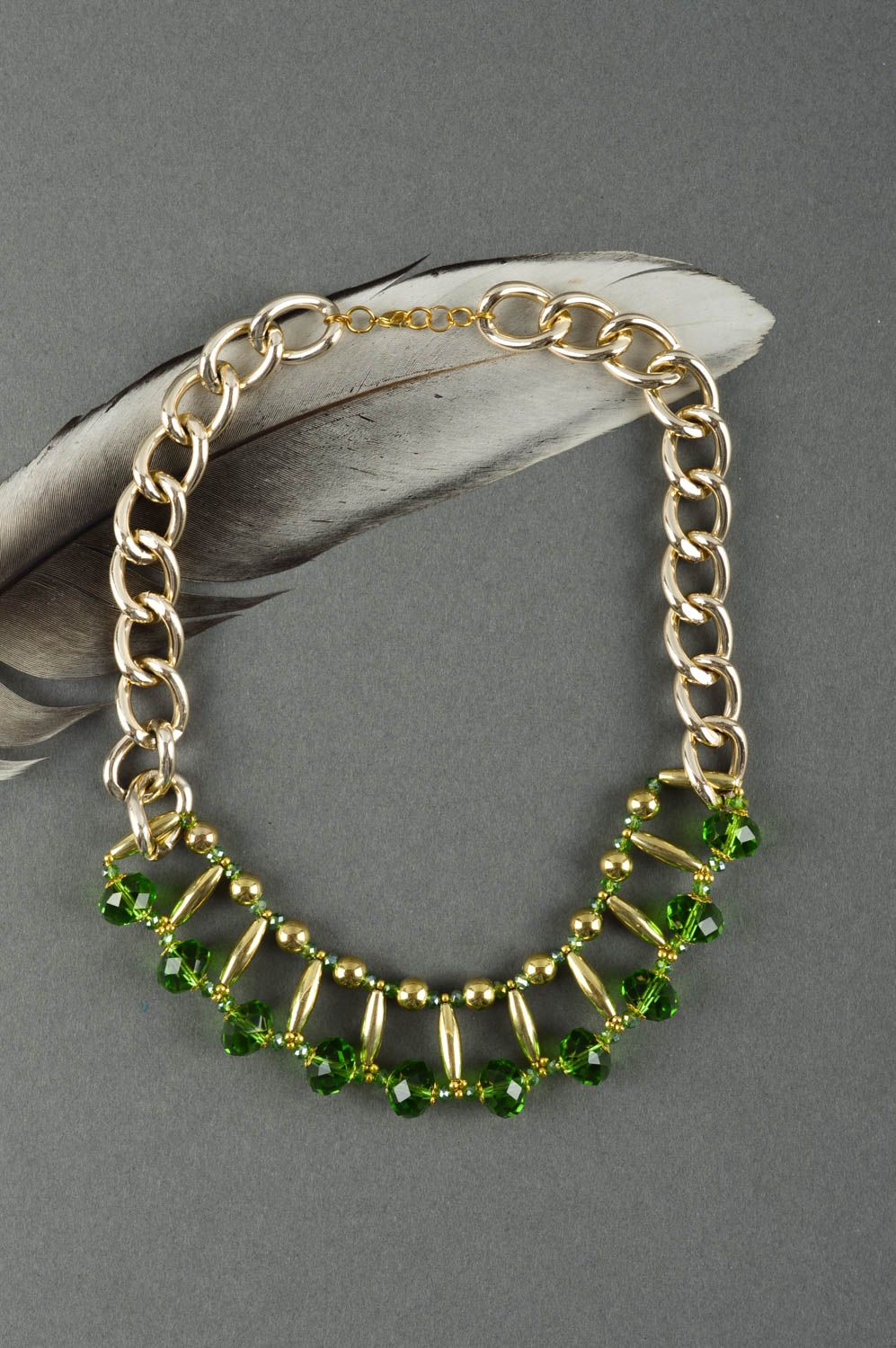 Collier fantaisie Accessoire fait main en métal et cristaux verts Cadeau femme photo 5