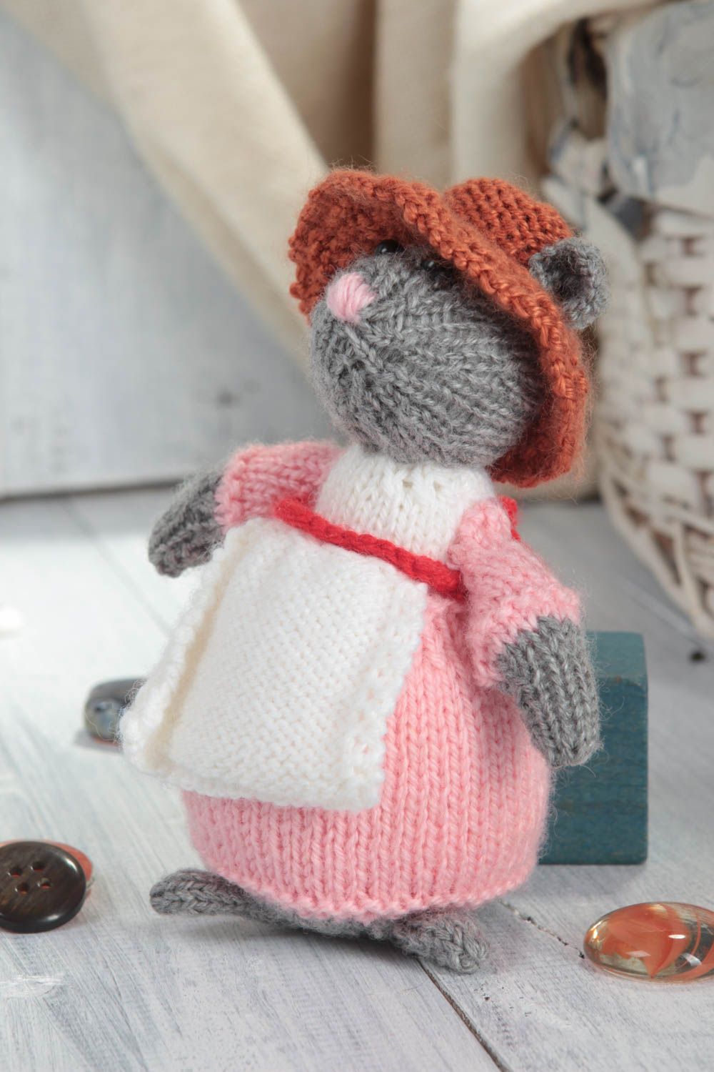 Jouet enfant Peluche tricotée fait main en forme de souris Cadeau original décor photo 1