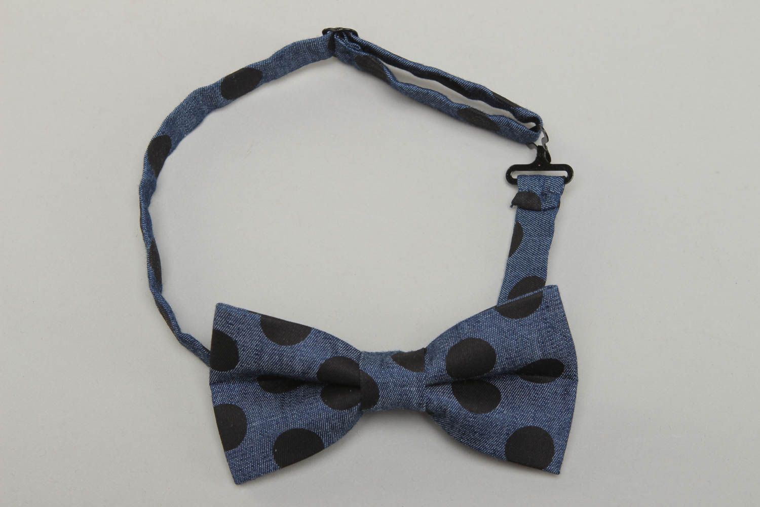 Polka dot handmade bow tie photo 1