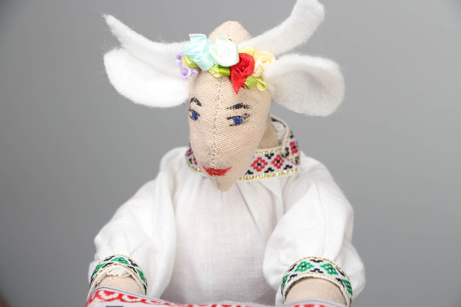 Poupée en coton Chèvre en costume traditionnel photo 2