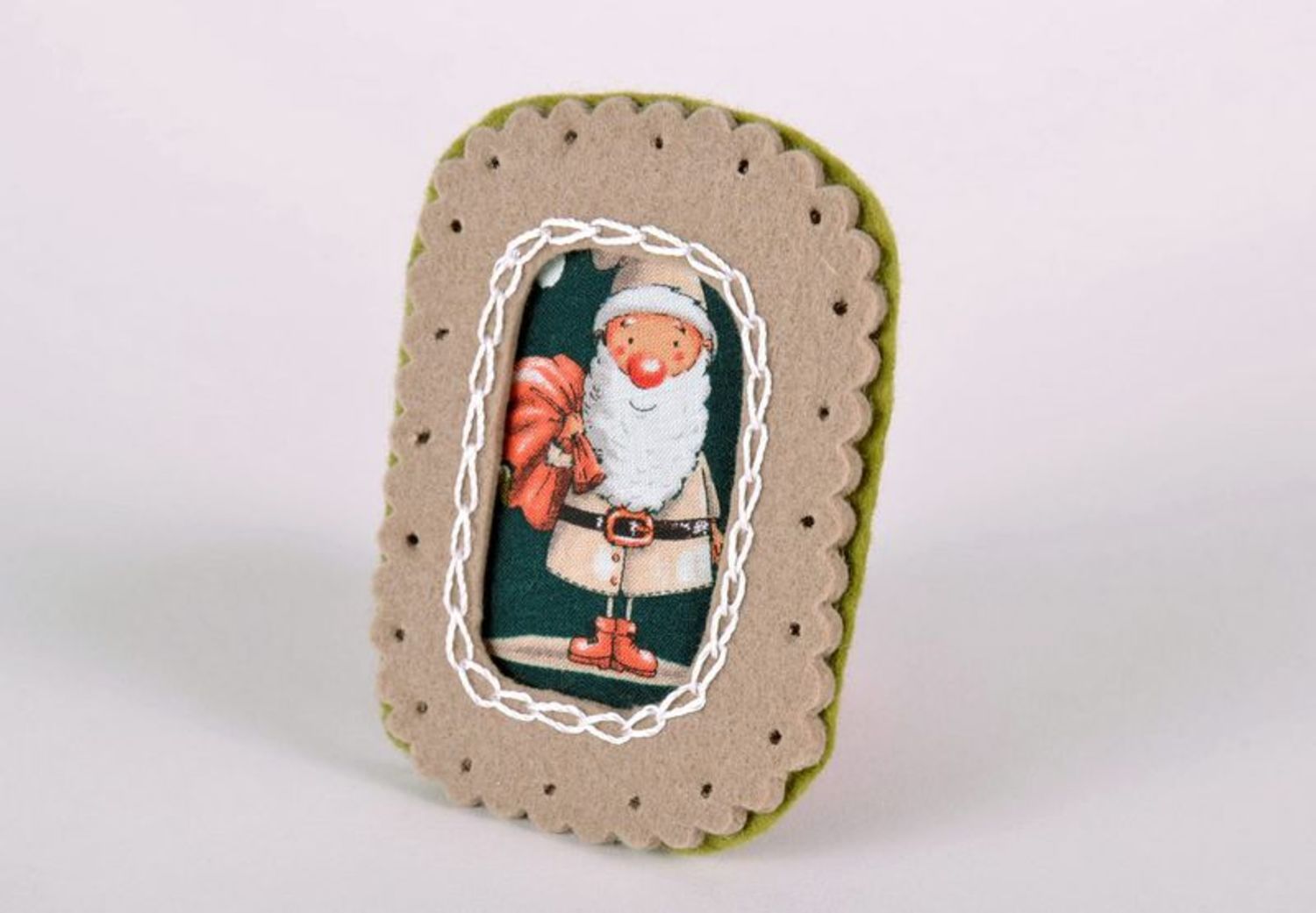 New Year's beige magnet made from Spain felt Santa photo 3