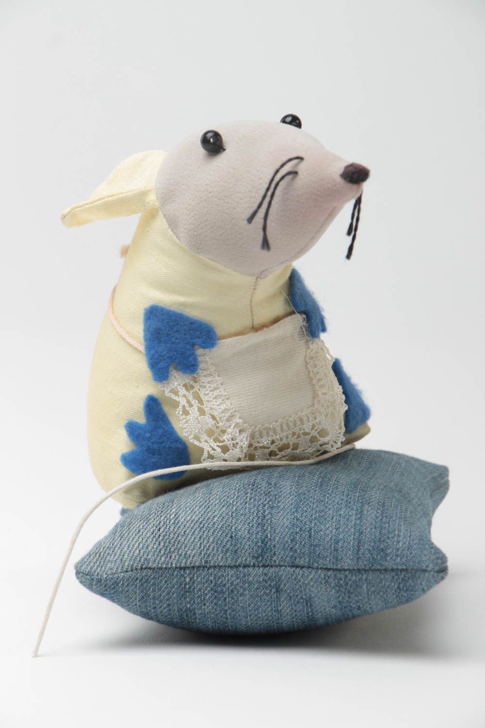 Peluche rat sur oreiller en tissus faite main originale décorative pour enfant photo 2