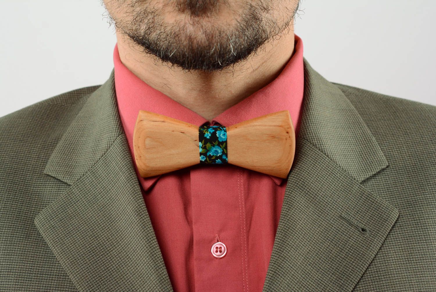 Classic wooden bow tie photo 1