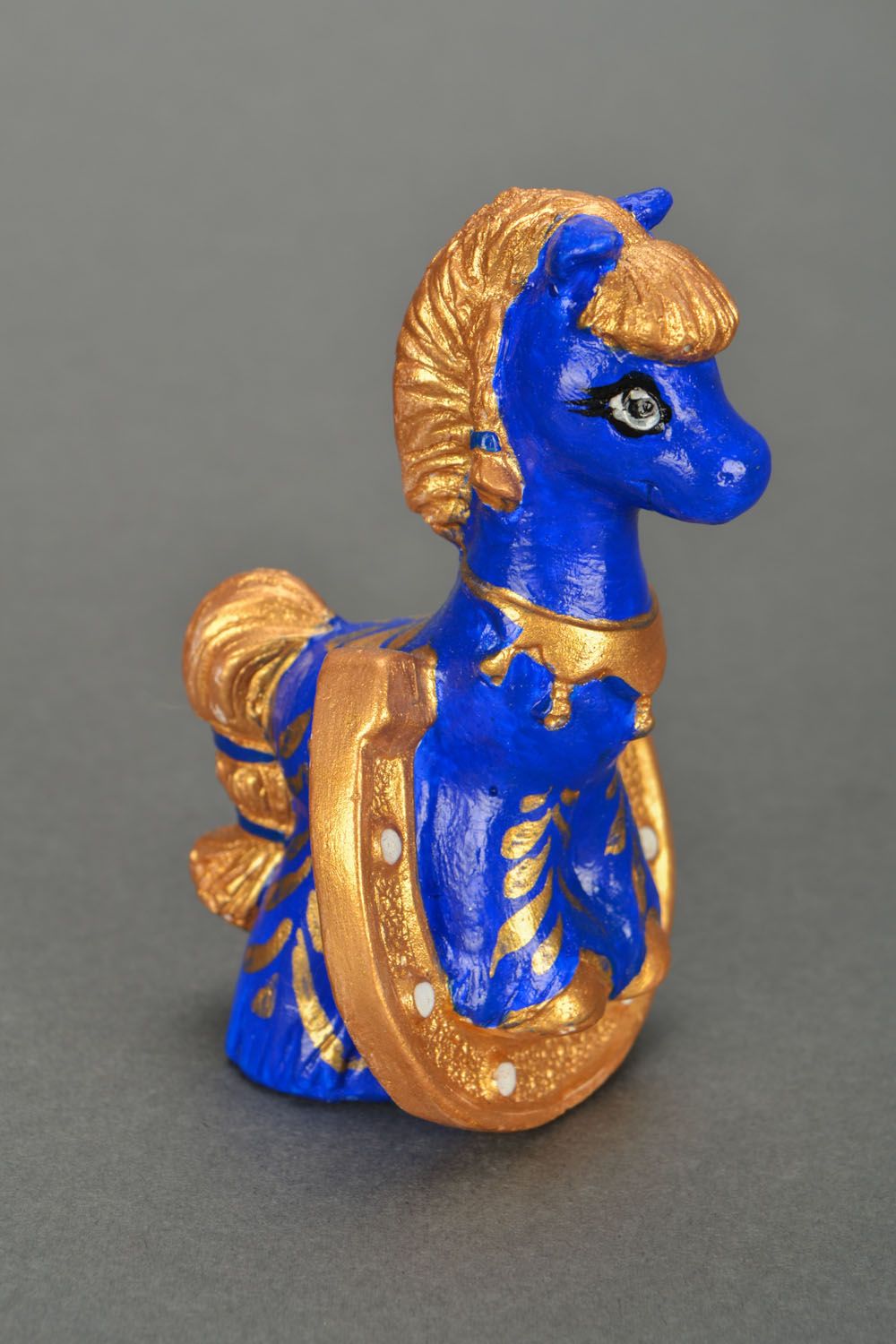 Plaster figure Horse with Horseshoe photo 3