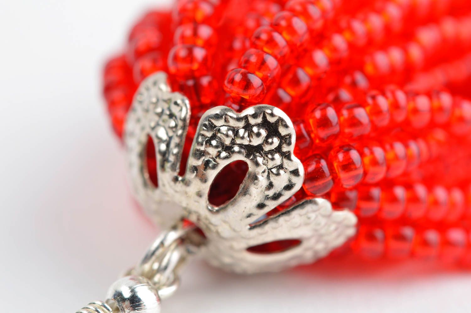Orecchini di perline fatti a mano accessorio originale bello da donna rosso foto 5