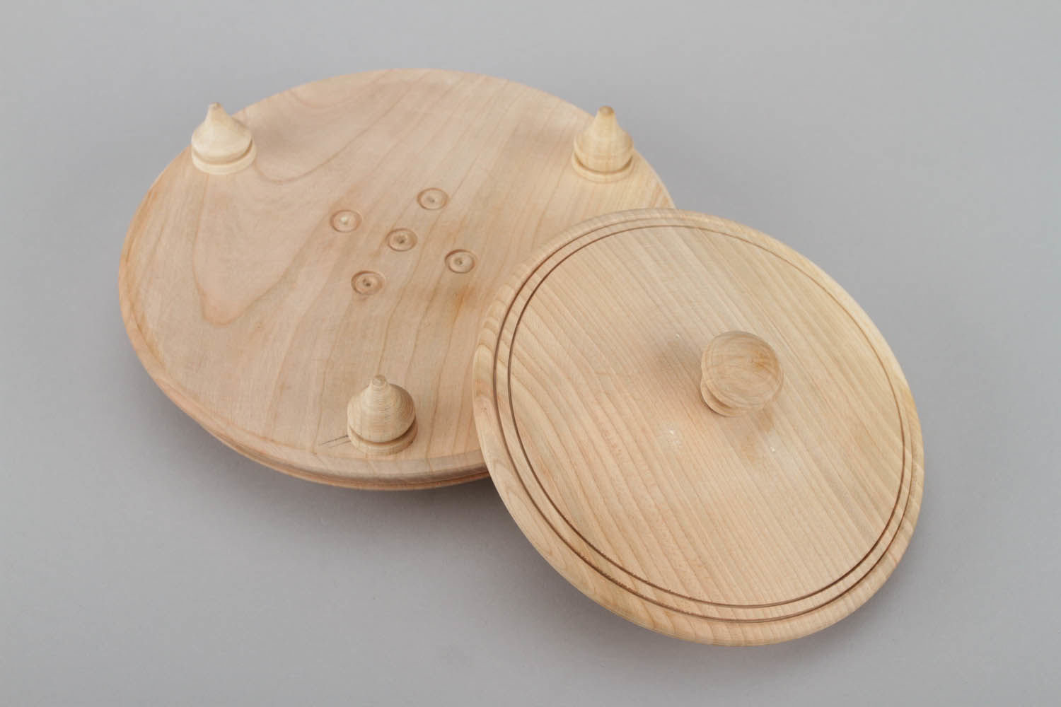 Handmade Roh-Holzschatulle auf Füßchen foto 1