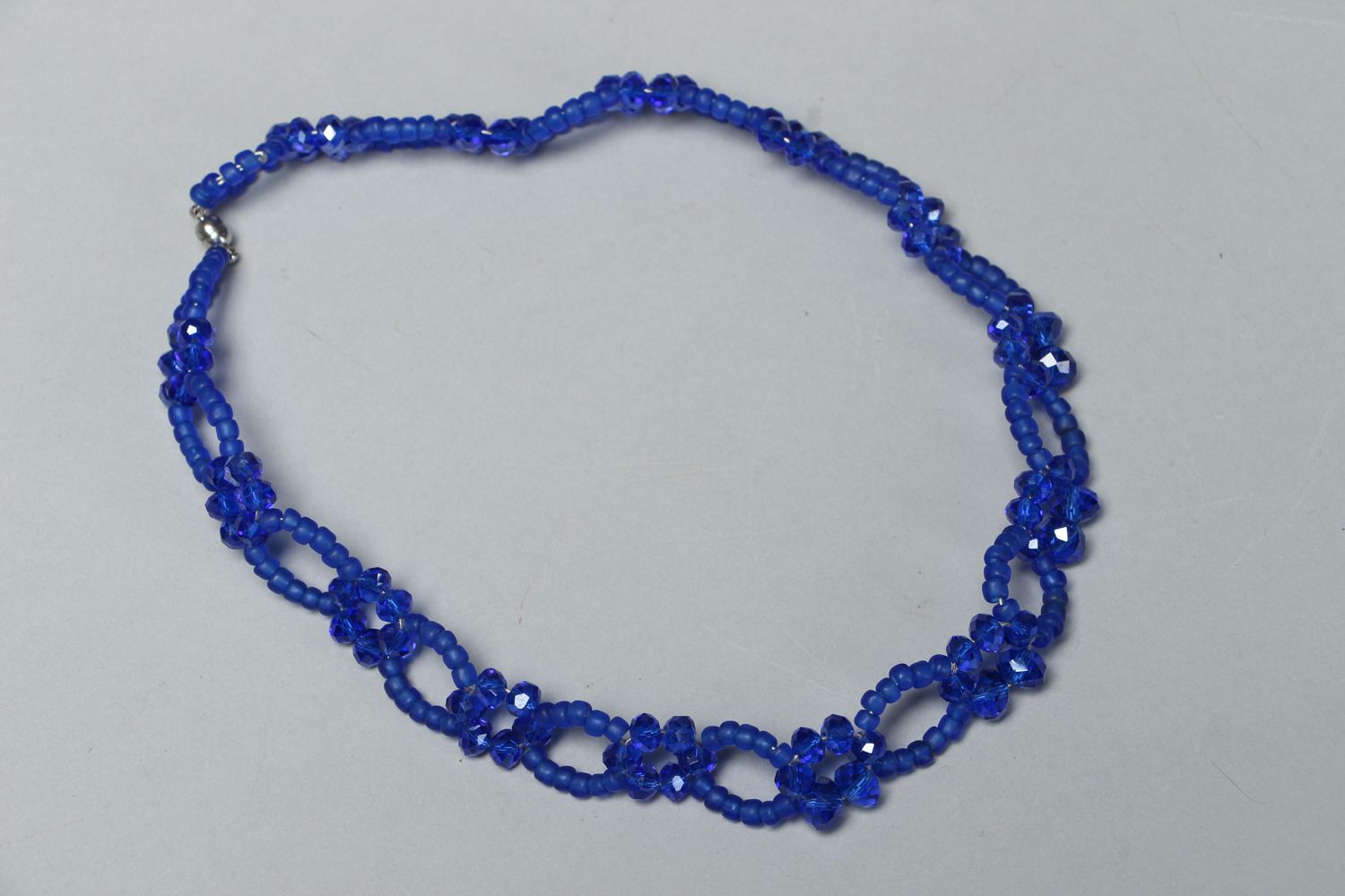 Collier en perles de rocaille et cristal bleu fait main photo 1