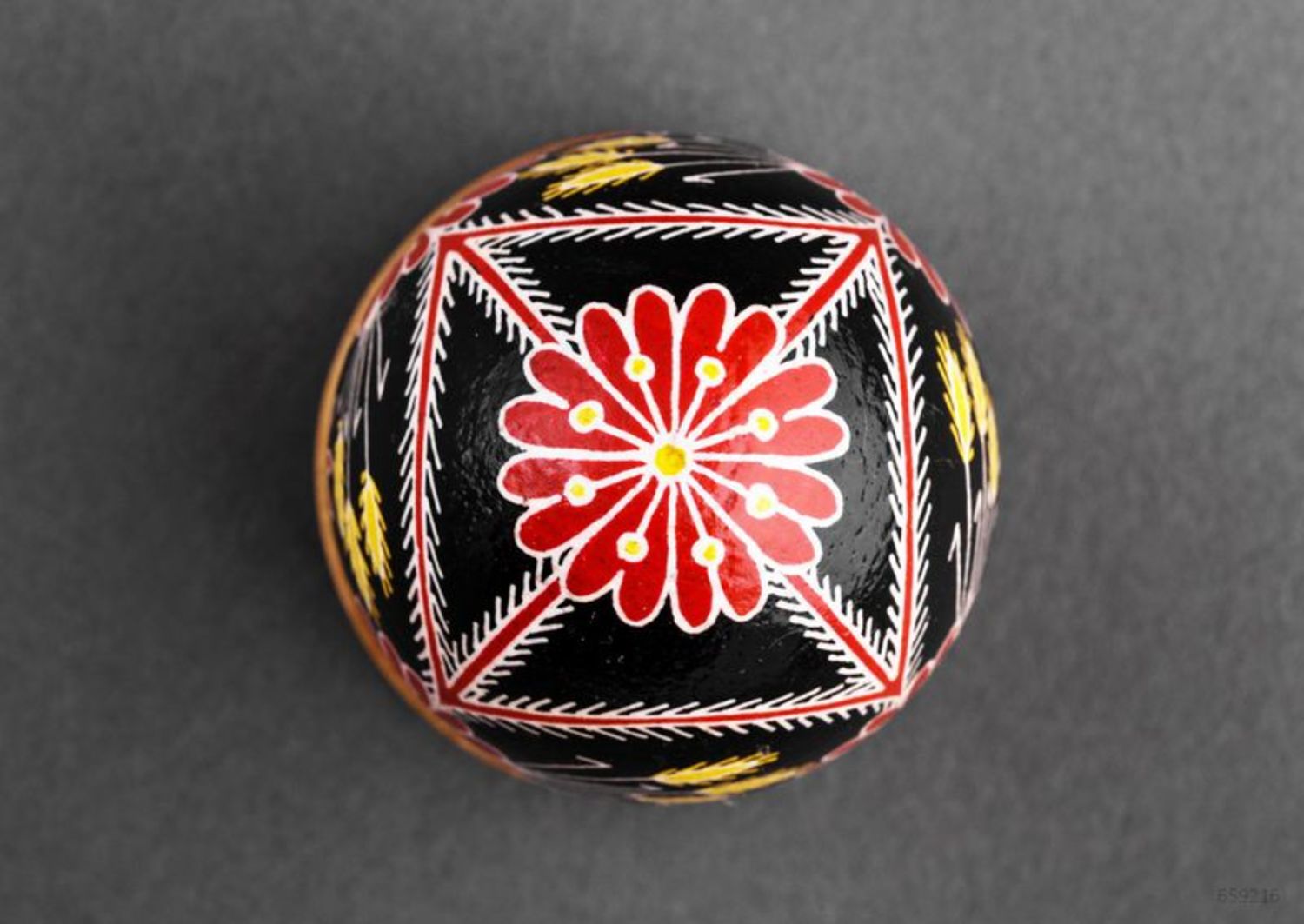 Pysanka with floral ornament photo 3
