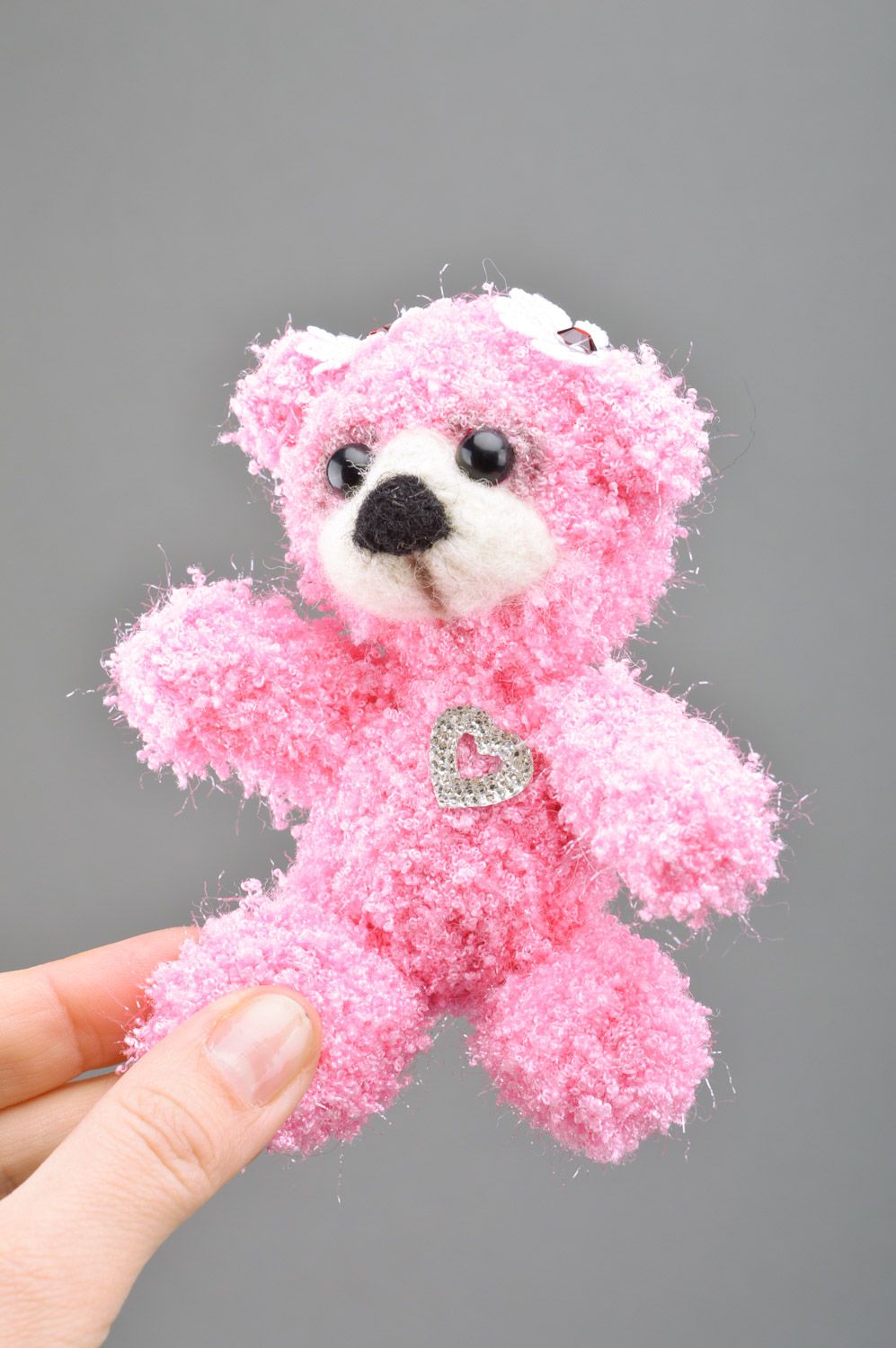 Розовая мягкая вязаная игрушка ручной работы в виде мишки для девочки подарок фото 3