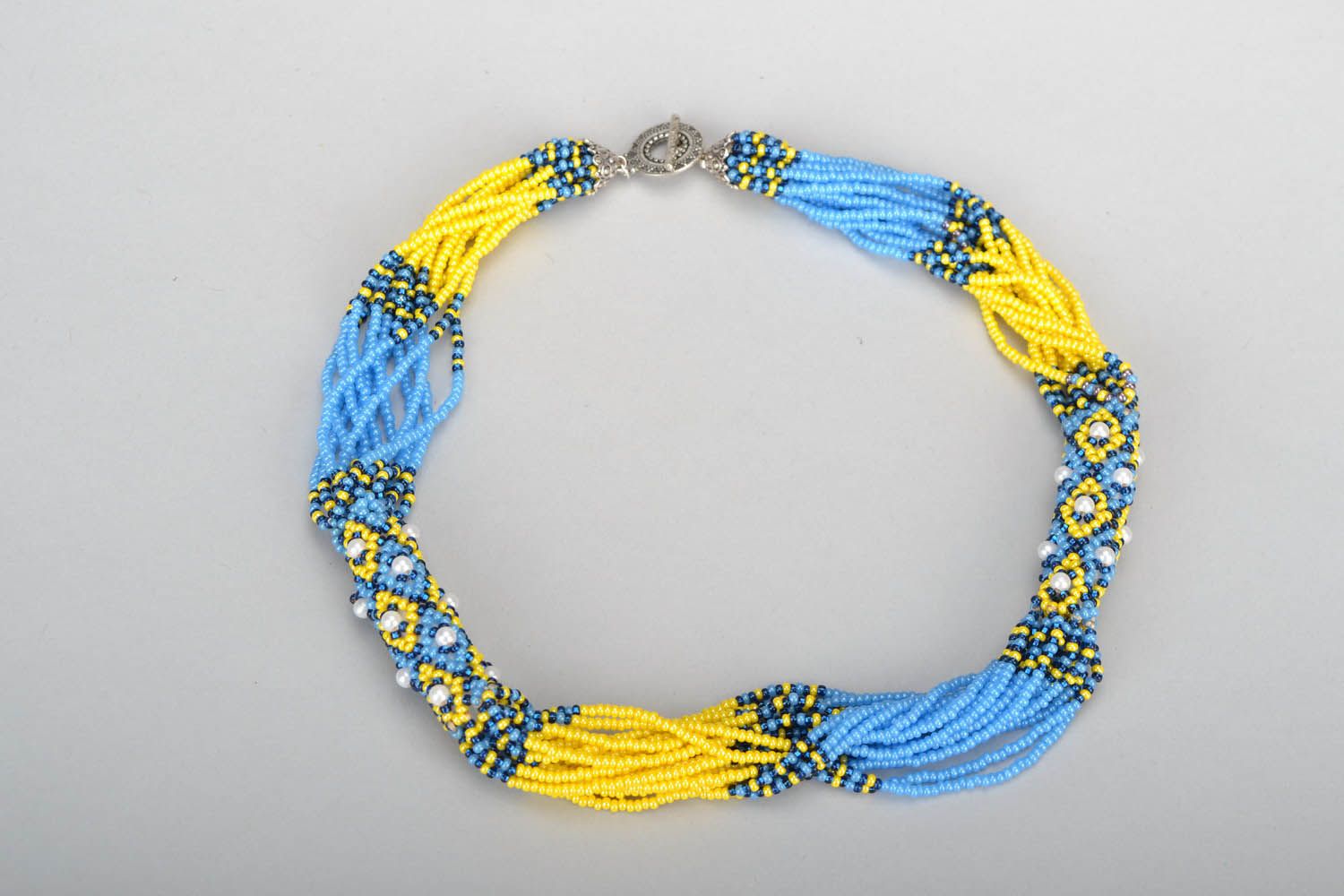 Blau-gelbe Halskette aus Glasperlen foto 3