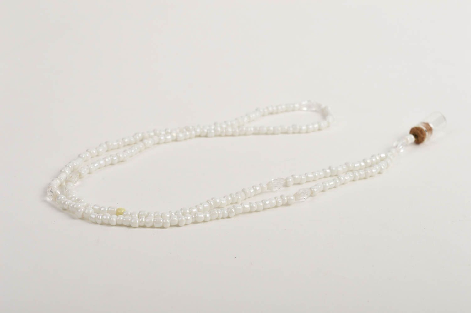 Pendentif fiole Bijou fait main perles fantaisie blanches Accessoire femme photo 5