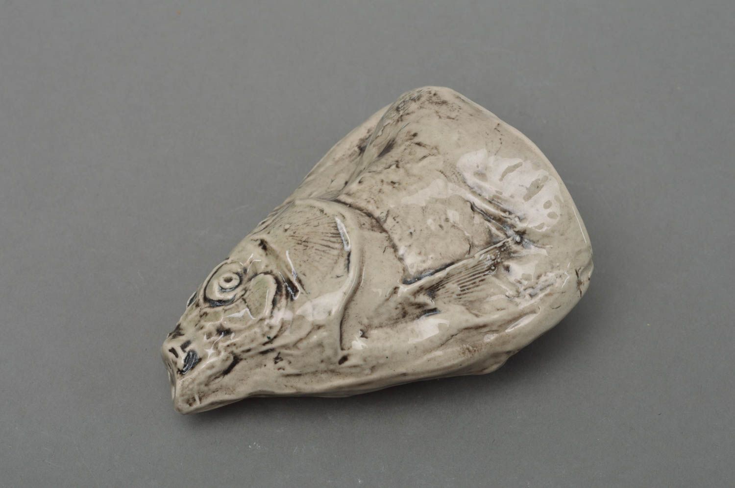 Handmade porcelain salt shaker with glaze painting in shape of fish head photo 1