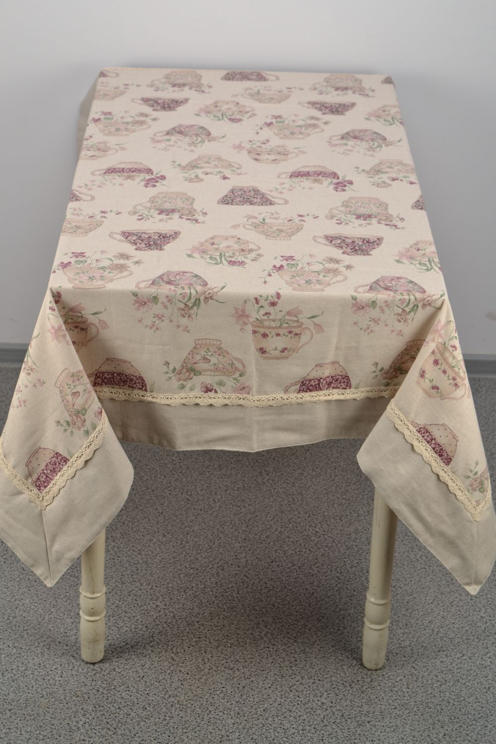 Скатерть на прямоугольный стол из хлопка и полиамида с кружевом красивая фото 3
