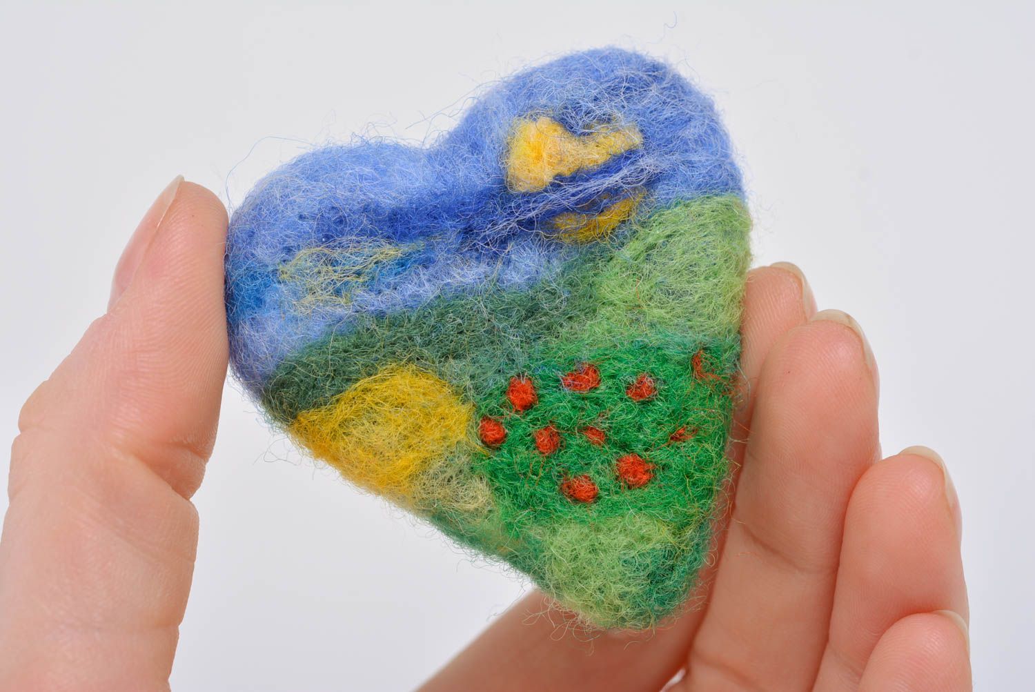 Small colorful handmade designer heart shaped felted wool brooch photo 3