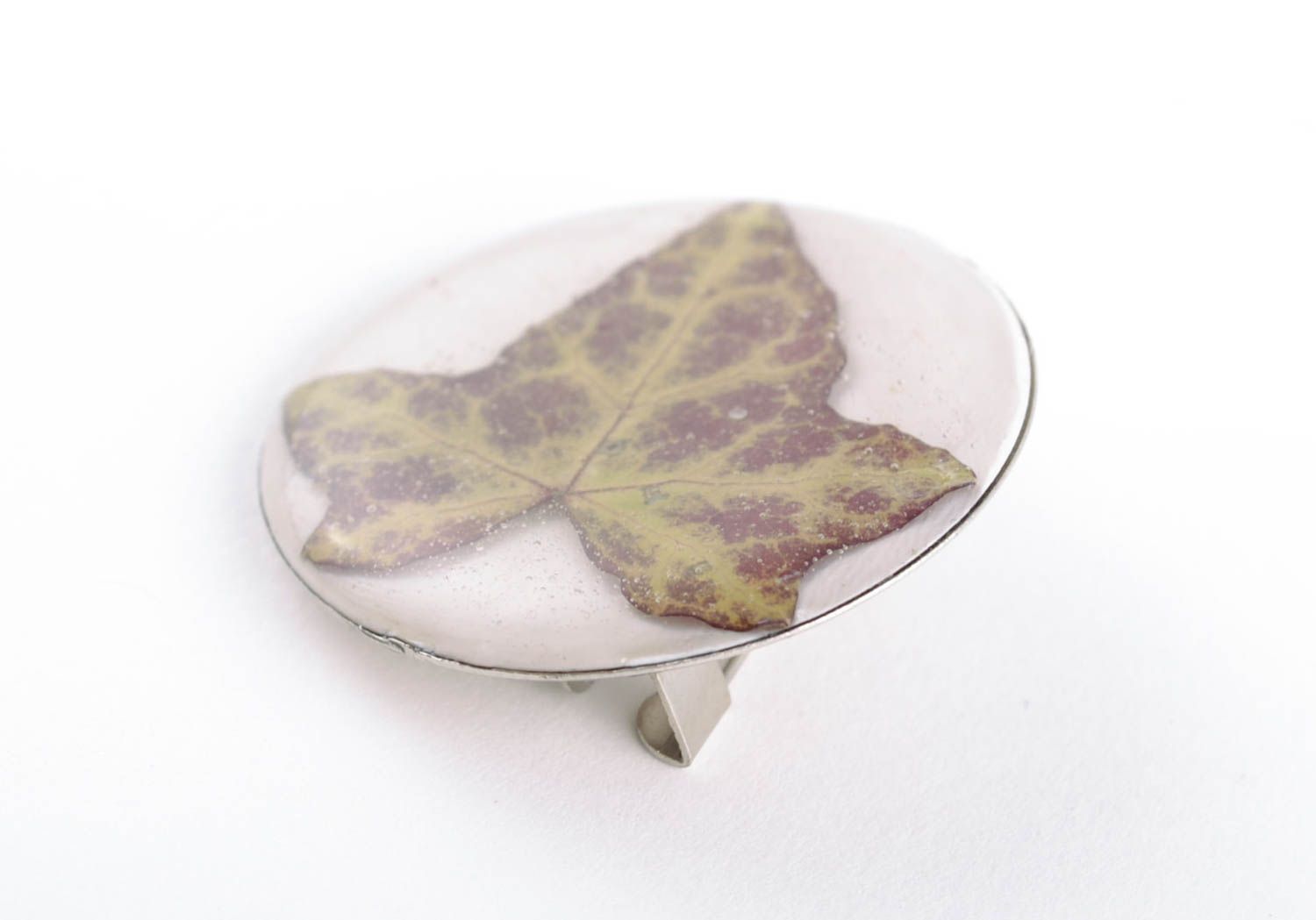 Brooch with real plant inside photo 3