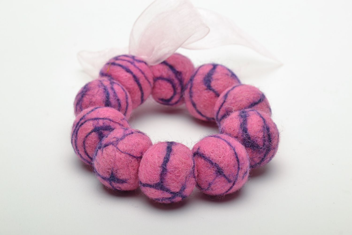 Bracelet fait main de perles en laine roses photo 4