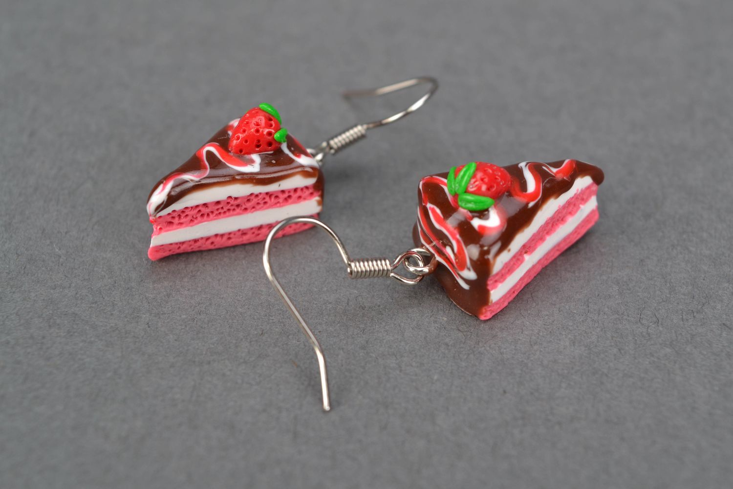 Plastic earrings with charms in the shape of cherry cake pieces photo 3