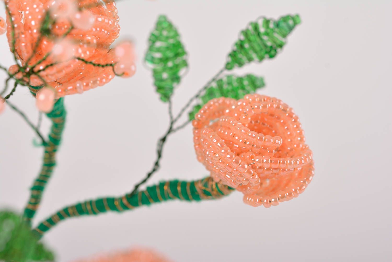 Arreglo decorativo hecho a mano flores de abalorios decoración de escritorio foto 5
