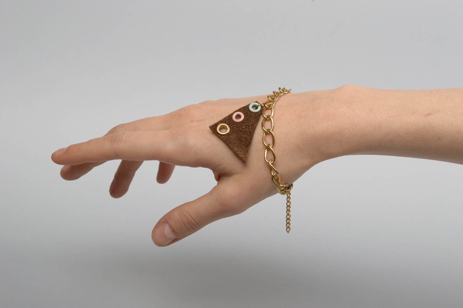 Браслет на руку украшение ручной работы подарок женщине с кожей оригинальный фото 1