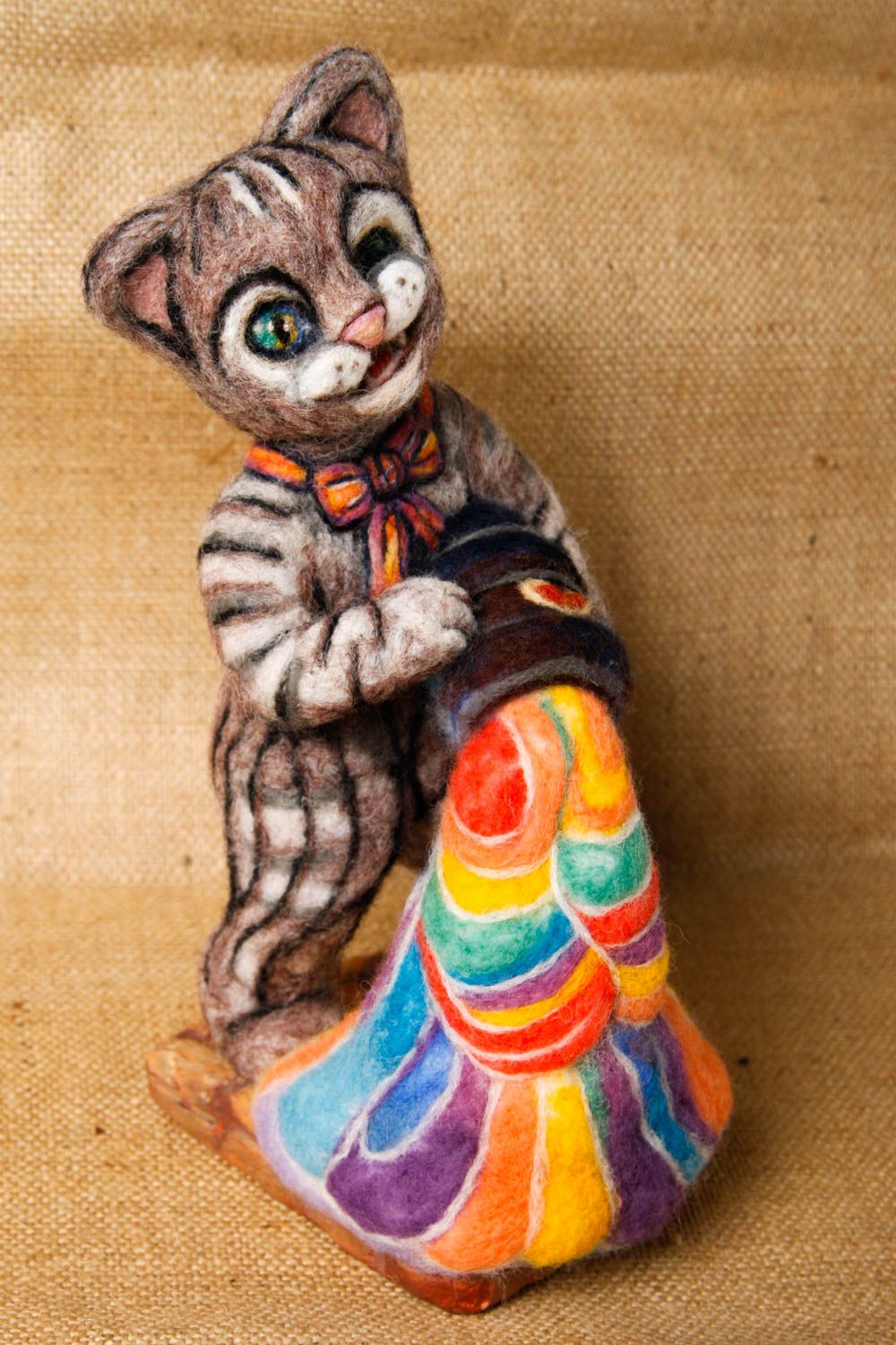 Peluche chat Jouet fait main en laine feutrée original Décoration d'intérieur photo 1
