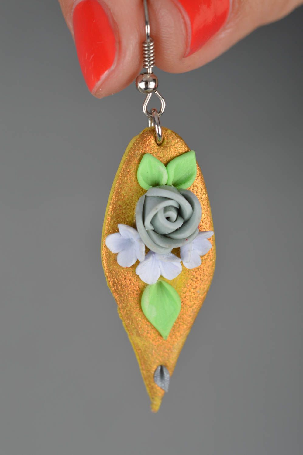 Polymer clay handmade earrings of golden color with roses designer jewelry photo 3