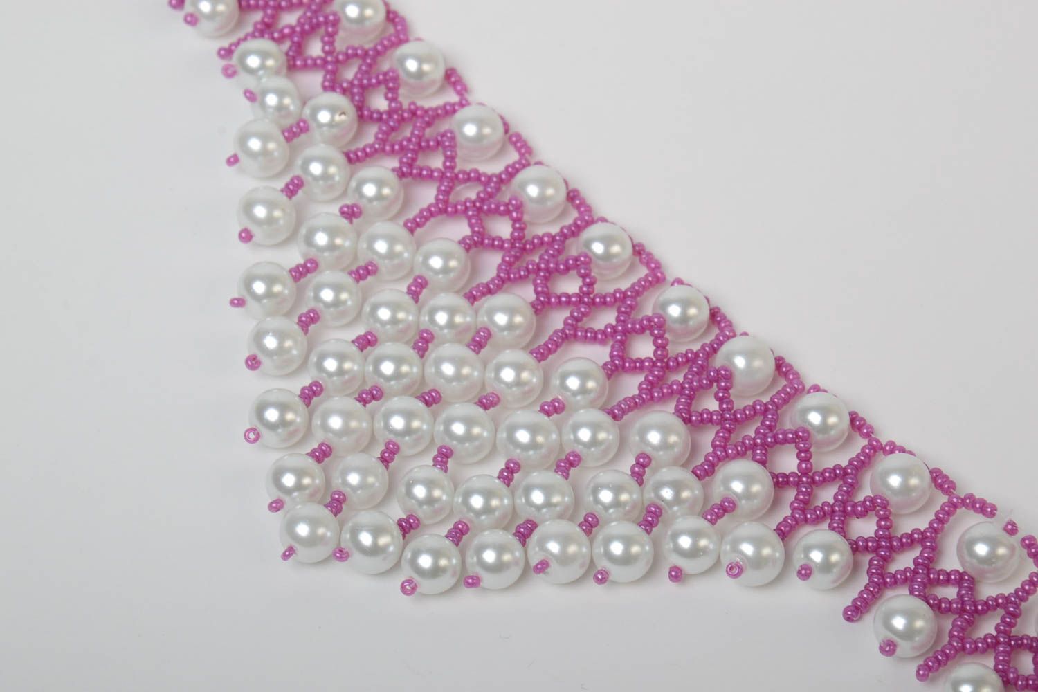 Ungewöhnliches helles Collier aus Glasperlen handmade originell stilvoll für Frauen foto 4