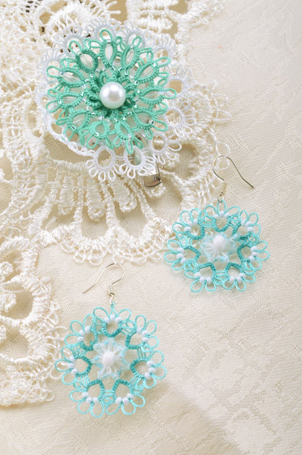 Handmade tatting woven jewelry set 2 items turquoise earrings and brooch hair clip photo 5