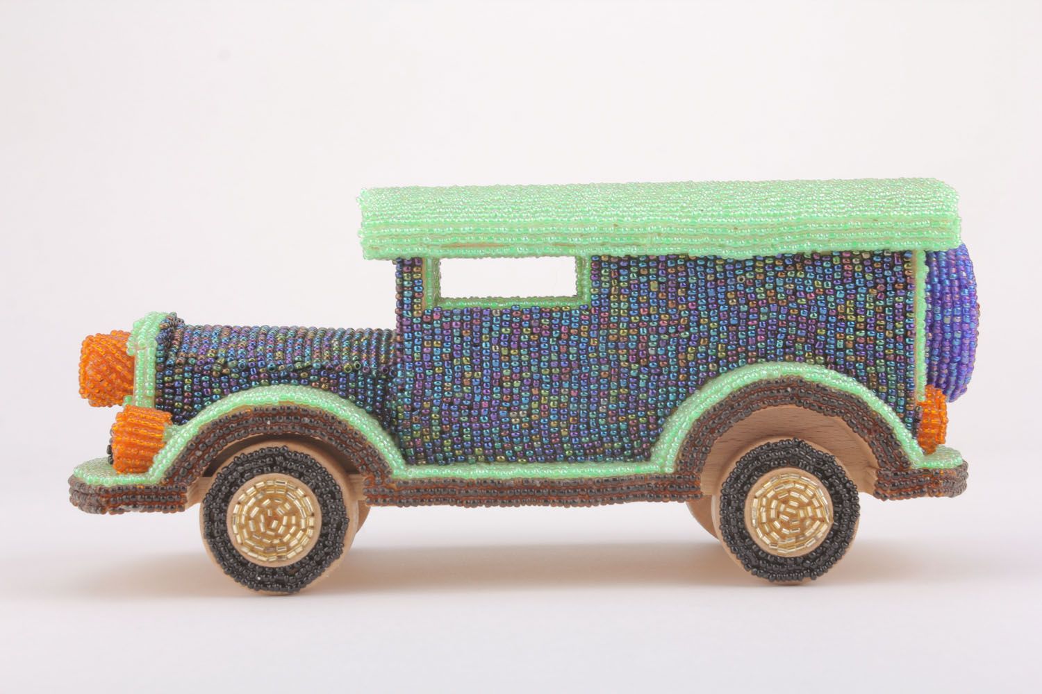 Spielzeugauto aus Holz handmade foto 2