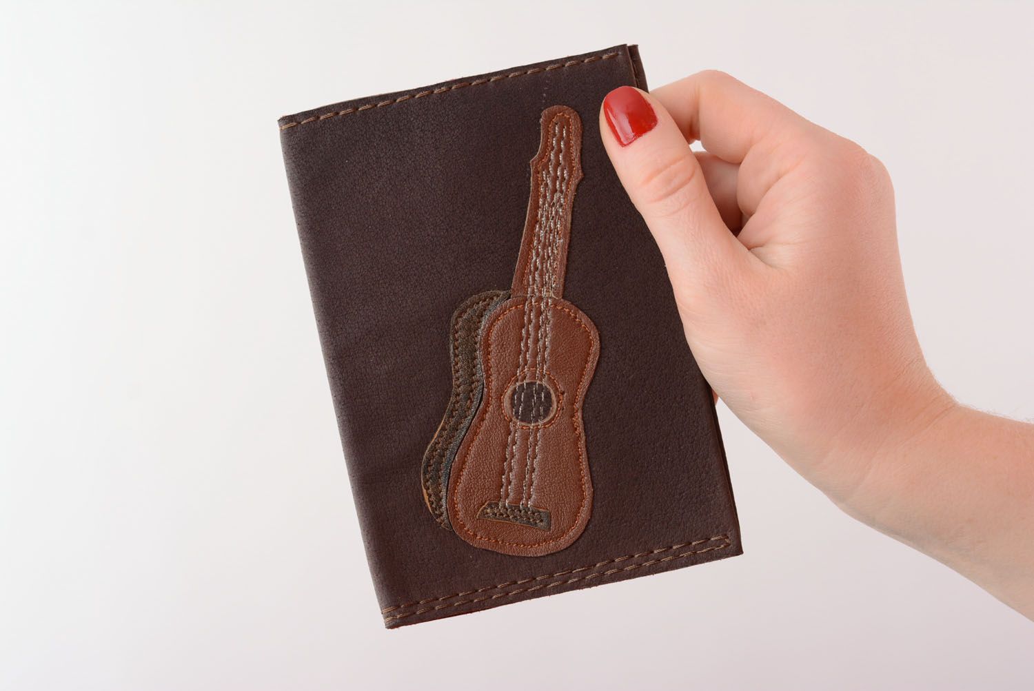 Porte-passeport en cuir naturel Guitare fait main photo 3