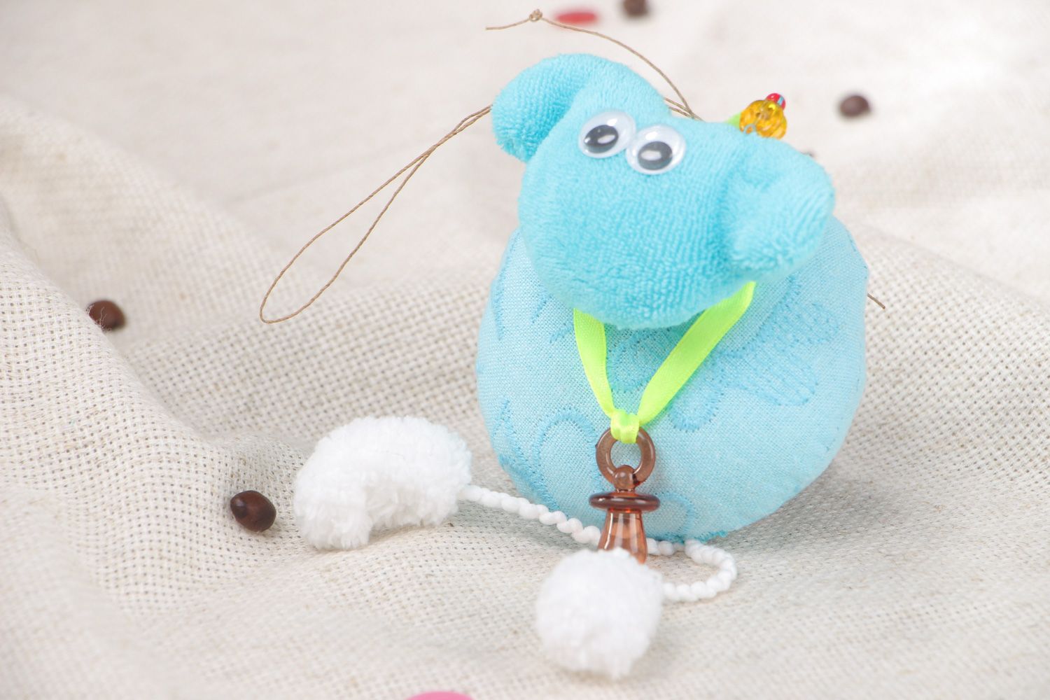 Голубая мягкая игрушка в виде овечки из хлопка и велюра с петелькой для ребенка фото 5