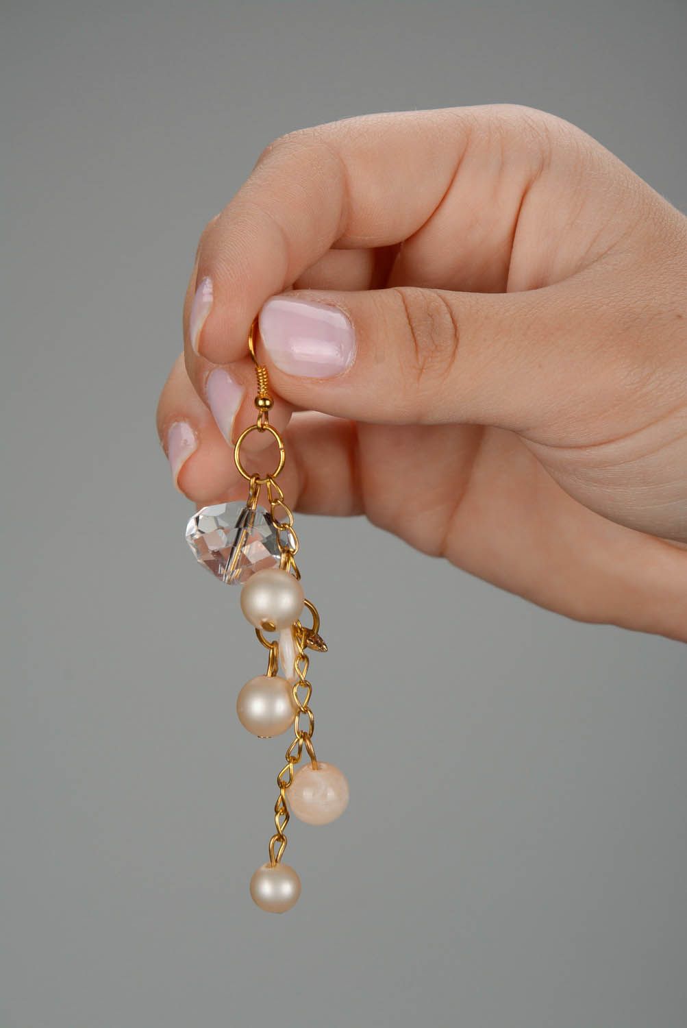 Aretes largos con perlas artificiales foto 5